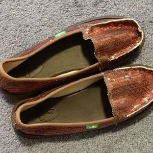 Sequin Sanuks